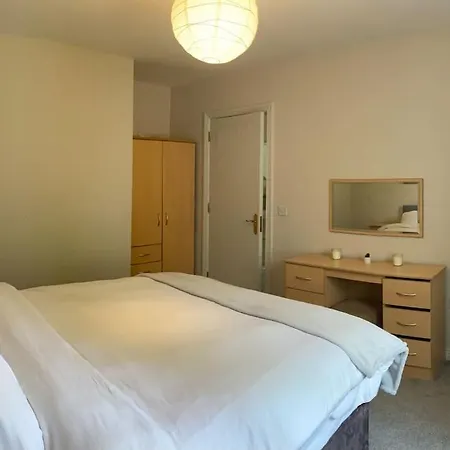 House Castle Gardens بونراتي