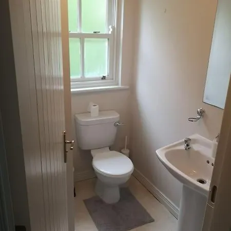 House Castle Gardens بيت للعطل