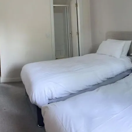 House Castle Gardens بونراتي