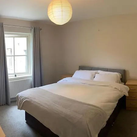 House Castle Gardens * بونراتي