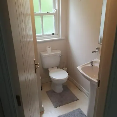 House Castle Gardens بيت للعطل بونراتي