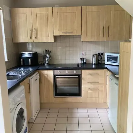 House Castle Gardens * بونراتي