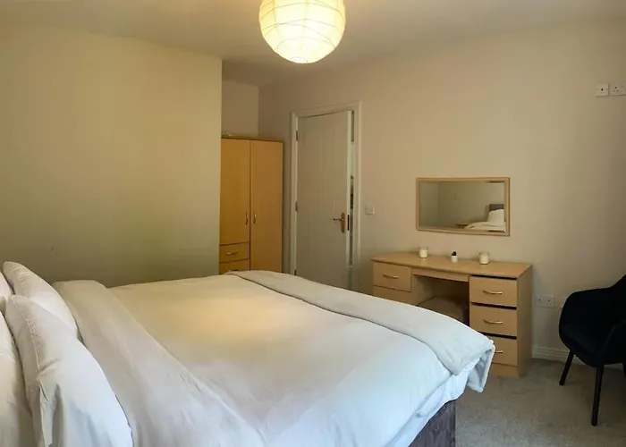 House Castle Gardens בנראטי